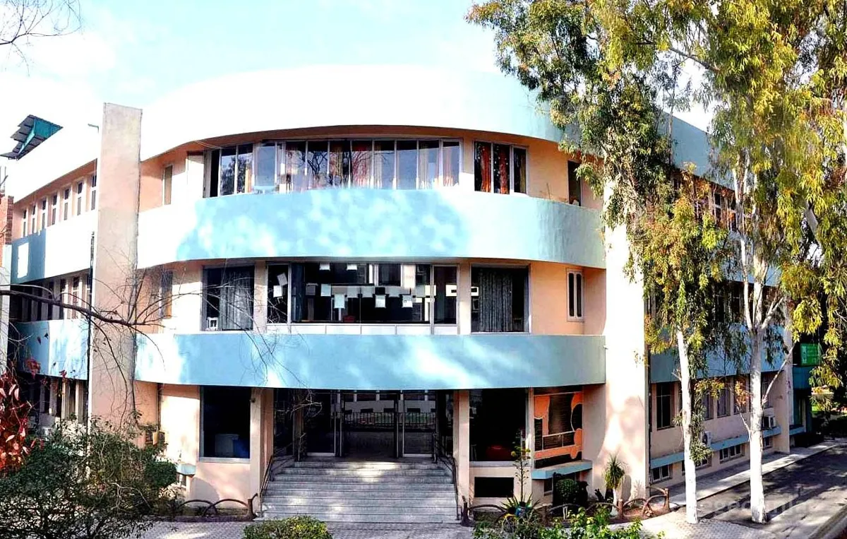 BBK Dav College for Women campus