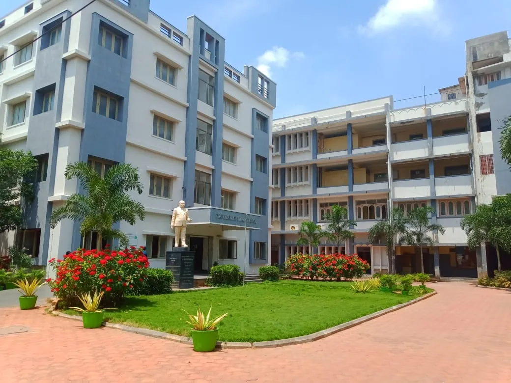 Chevalier T Thomas Elizabeth College for Women campus