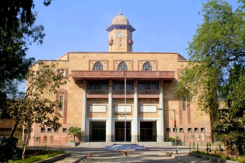 Daulatbhai Trivedi Law College campus
