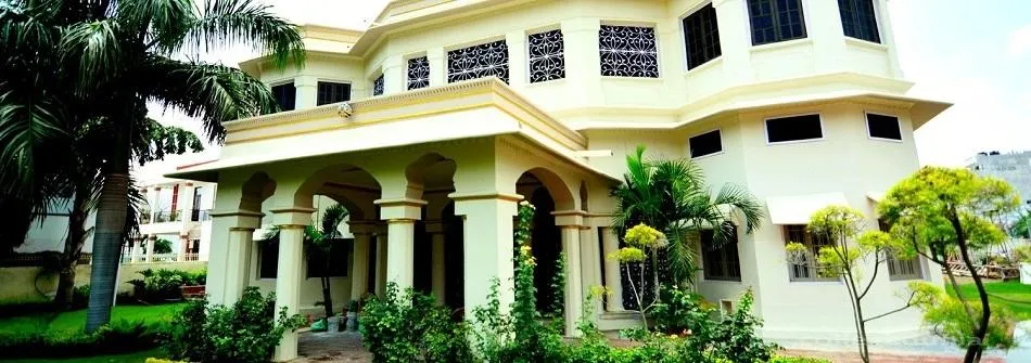 Dezyne E-cole College campus