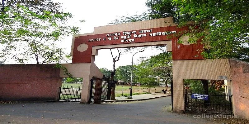 Dharampeth M. P. Deo Memorial Science College campus