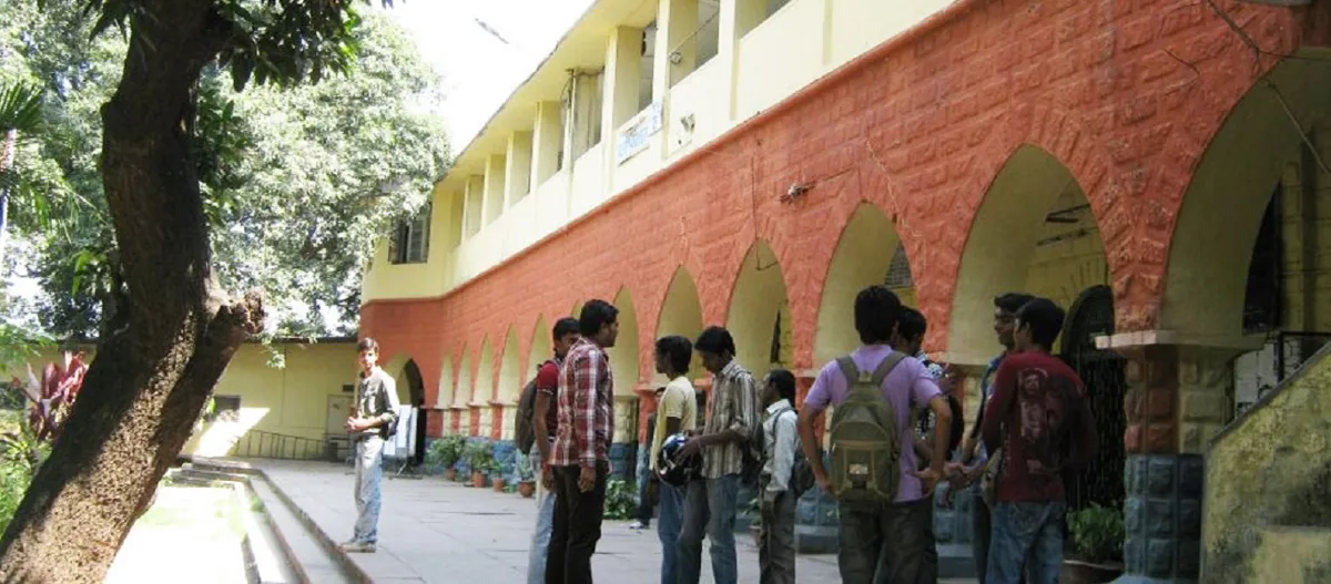 Government Hamidia Arts and Commerce College campus
