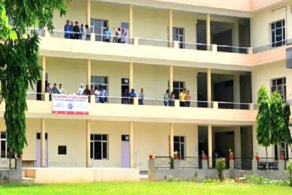 Gujranwala Guru Nanak Institute of Management & Technology campus