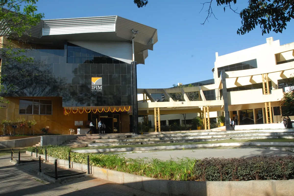 Jagdish Sheth School of Management campus