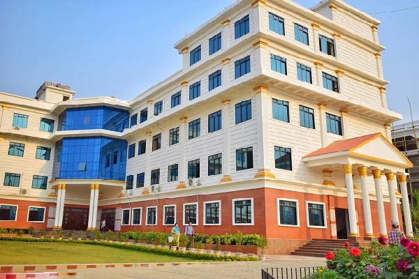 Nef College campus