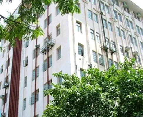 Principal K. M. Kundnani College of Pharmacy campus