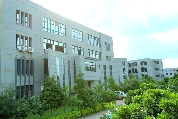 R H Patel English Medium B Ed College campus