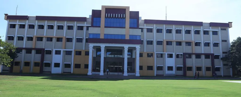 Ravindra College of Engineering for Women campus