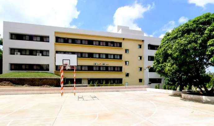 Sadabai Raisoni Women's College campus