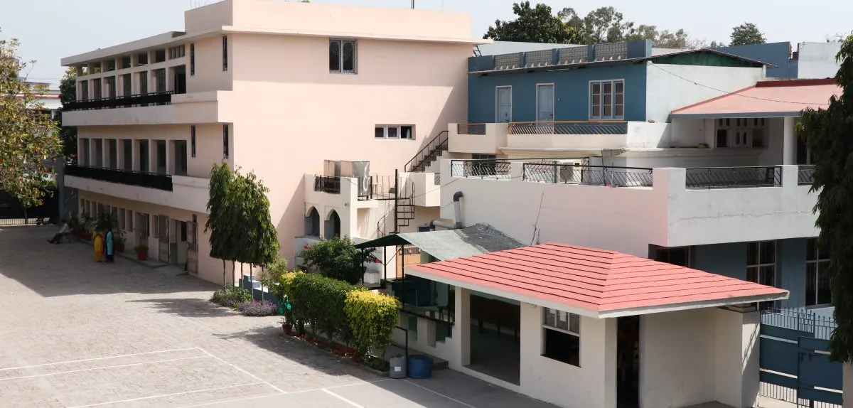 SSSS College of Commerce for Women campus